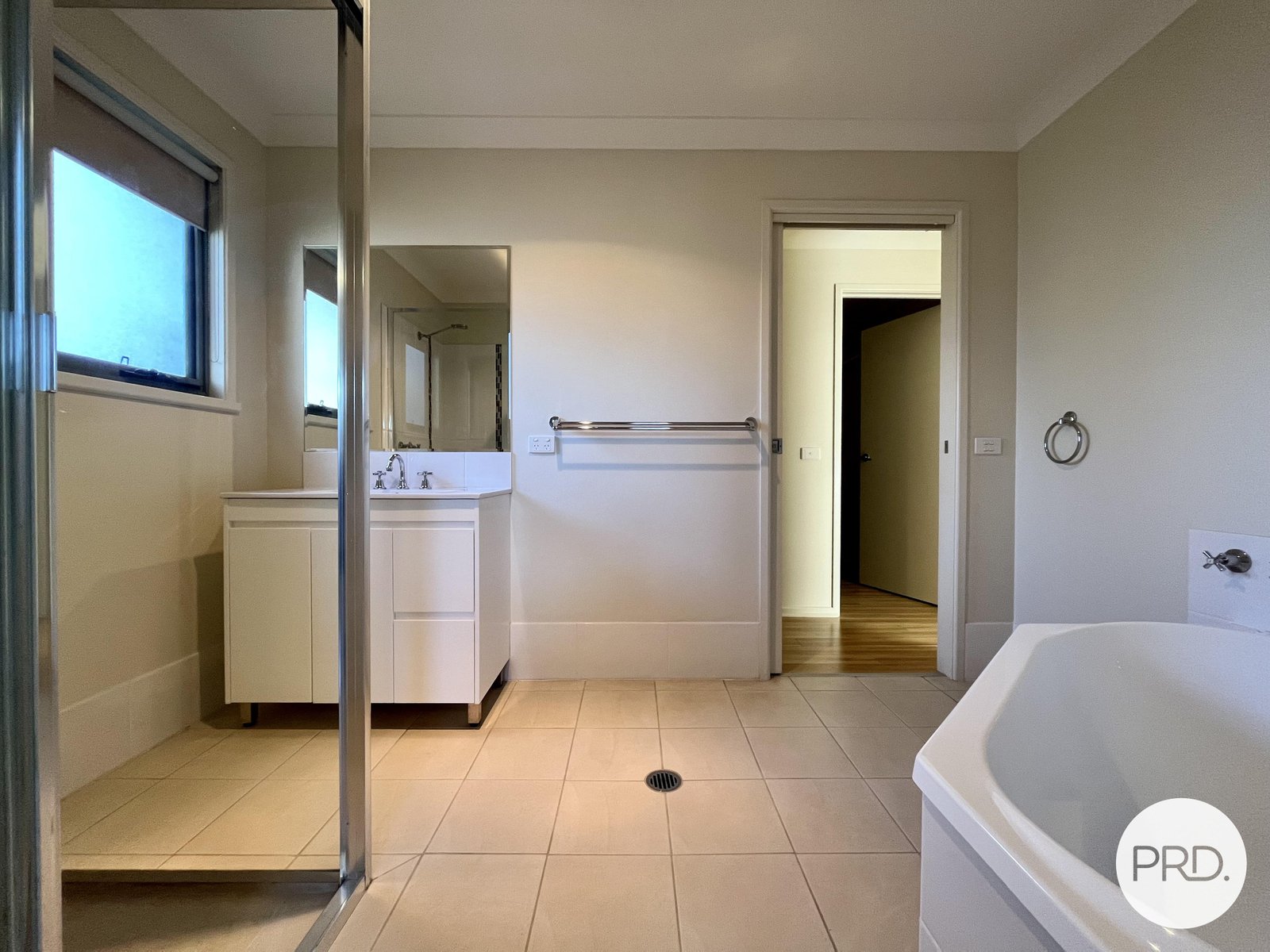 2/1033 Bralgon Street NORTH ALBURY 14