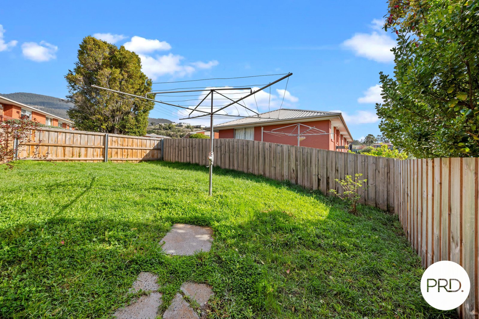 2/104 Abbotsfield Road CLAREMONT 9