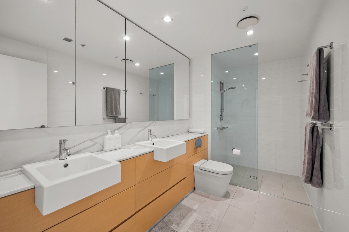 2104/2-14 The Esplanade Burleigh Heads 11