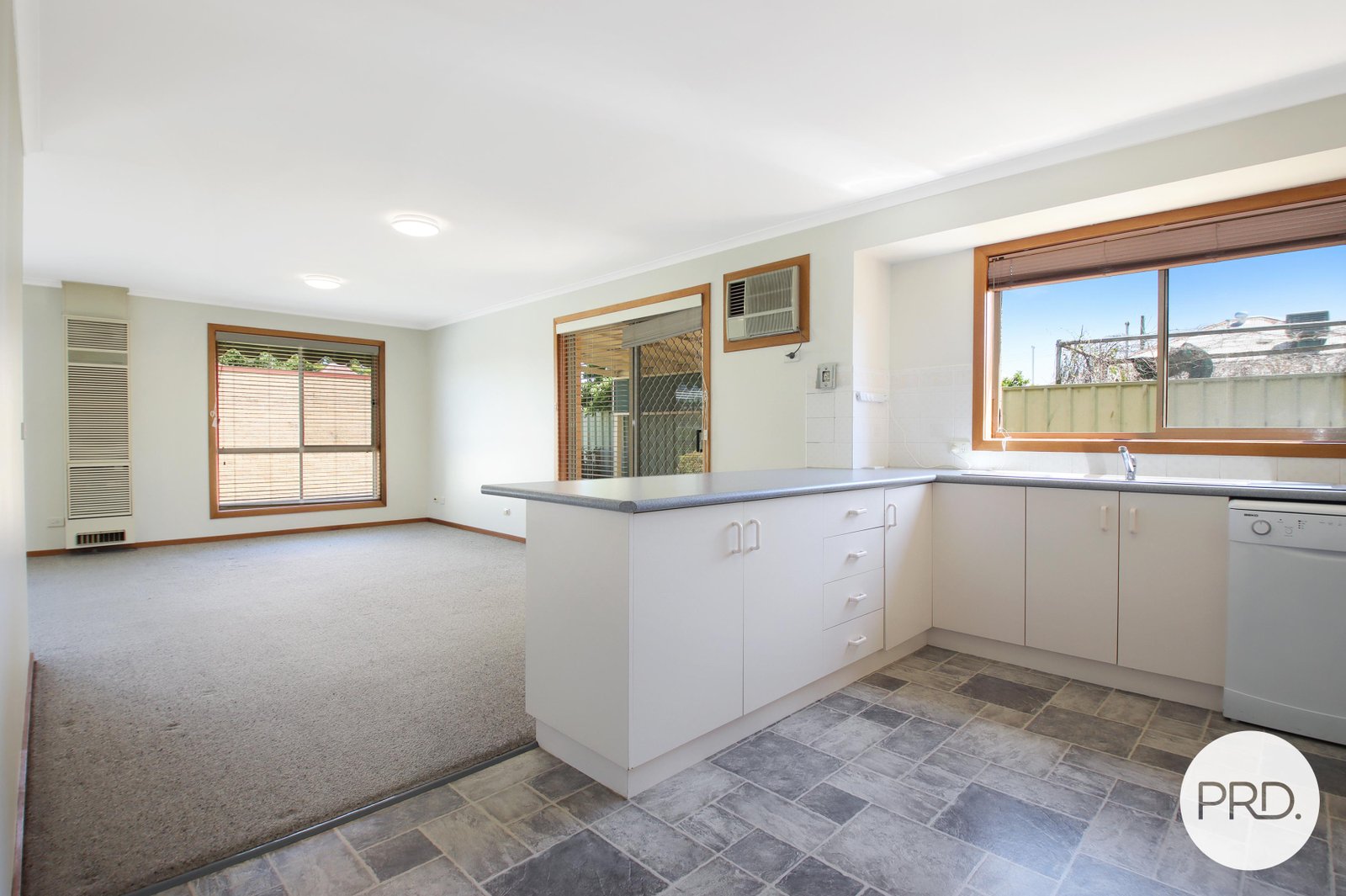 2/1044 Corella Street NORTH ALBURY 3