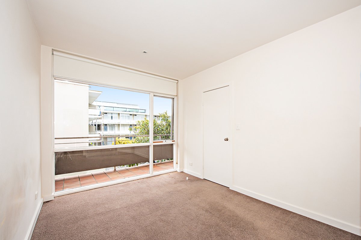 Gallery: 210/445 Royal Parade