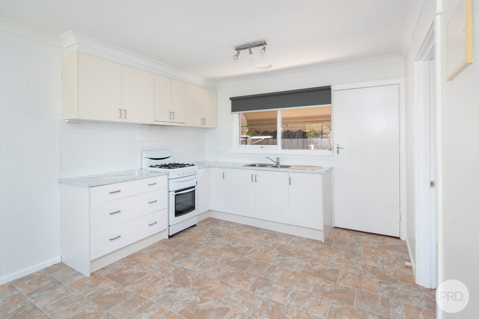 2/1046 Norman Street WENDOUREE 4