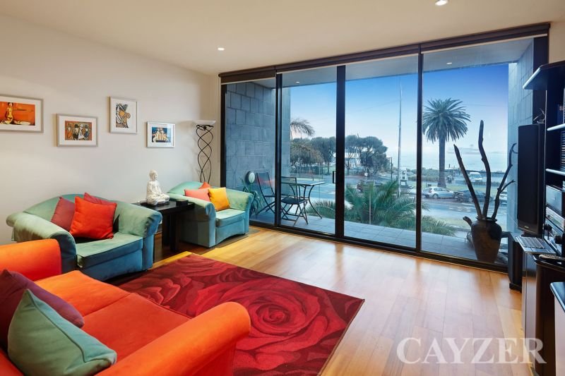 Gallery: 210/49 Beach Street