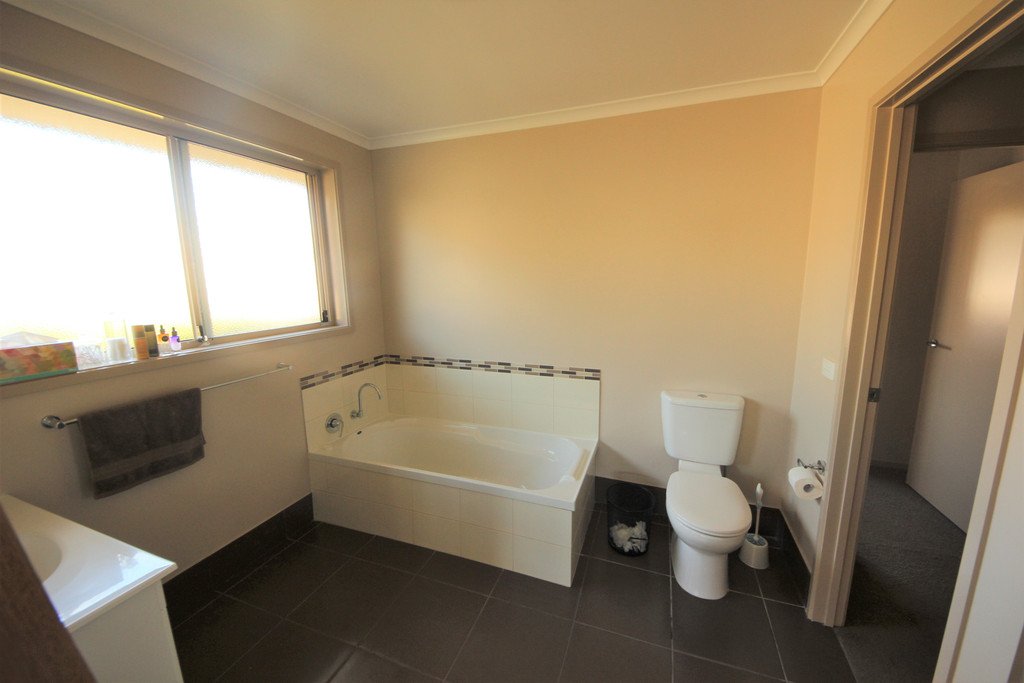 2/105 Bass Street WARRANE 10