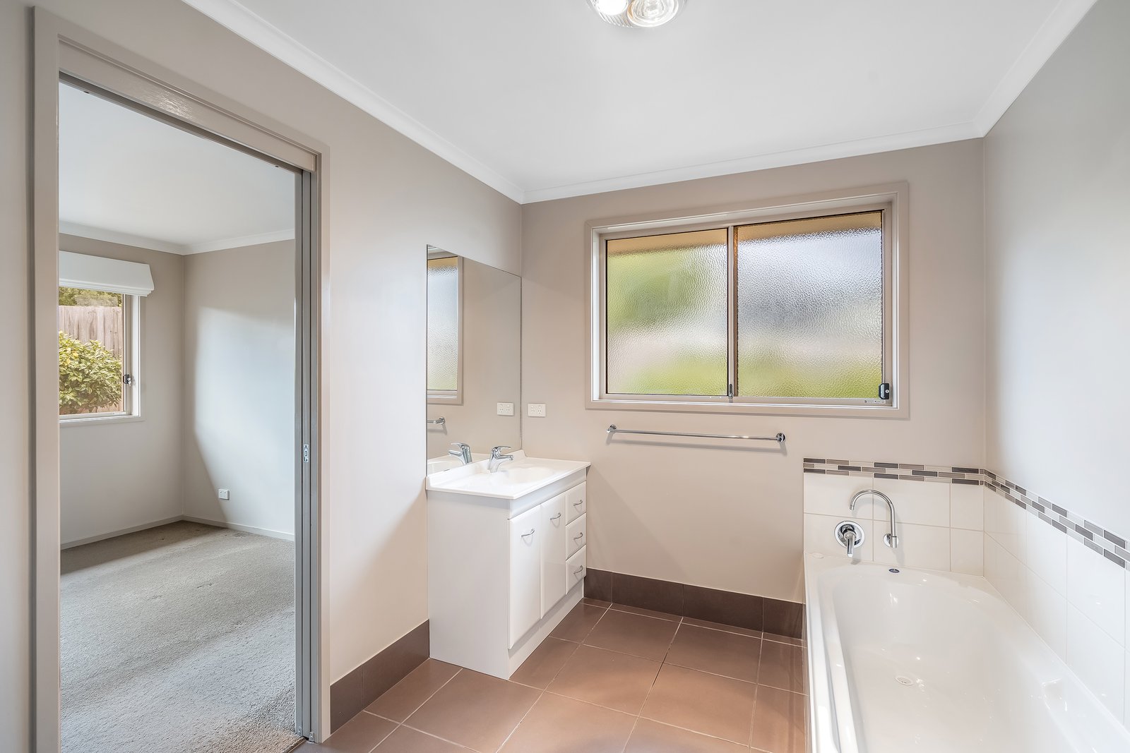 2/105 Bass Street WARRANE 6