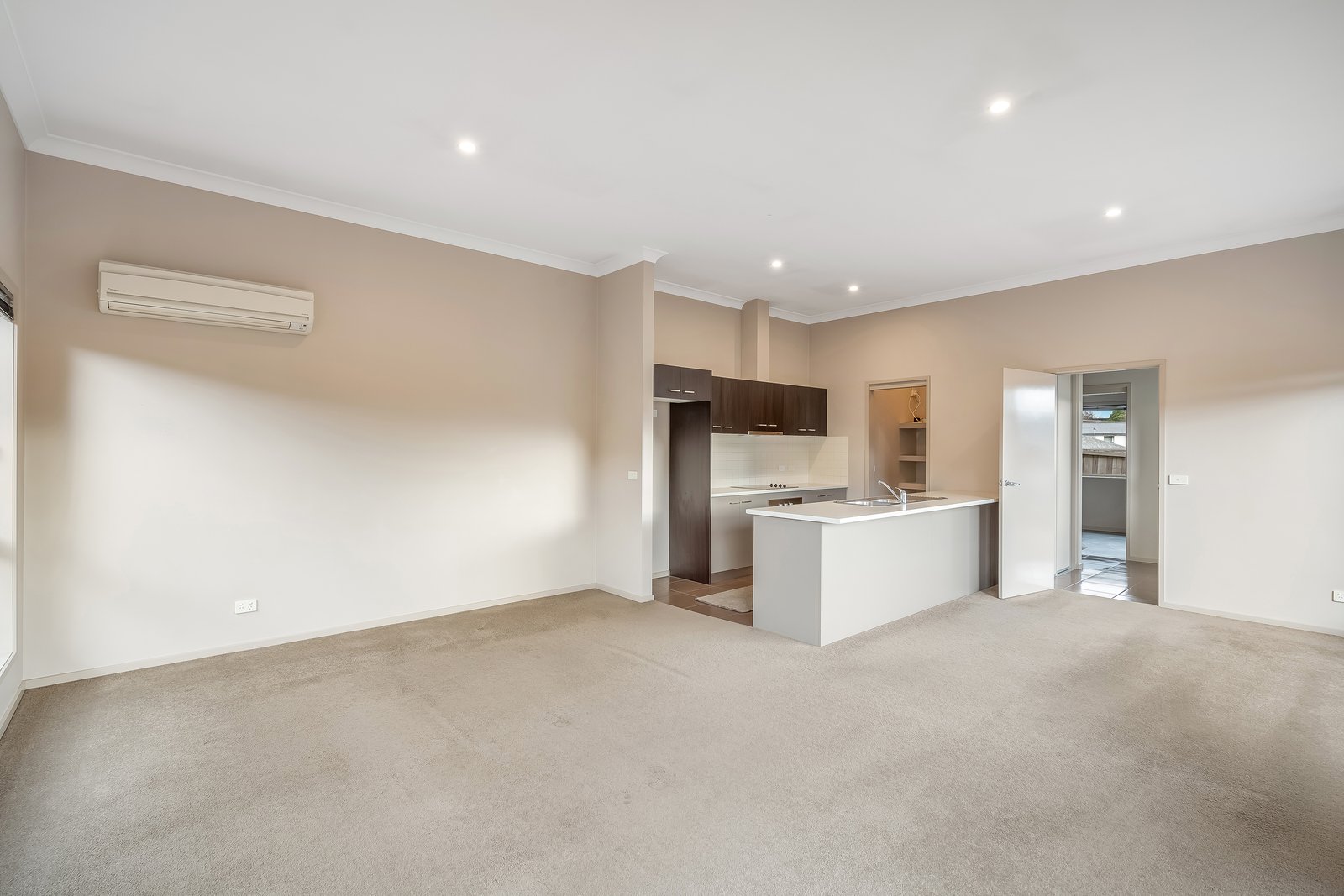 2/105 Bass Street WARRANE 8