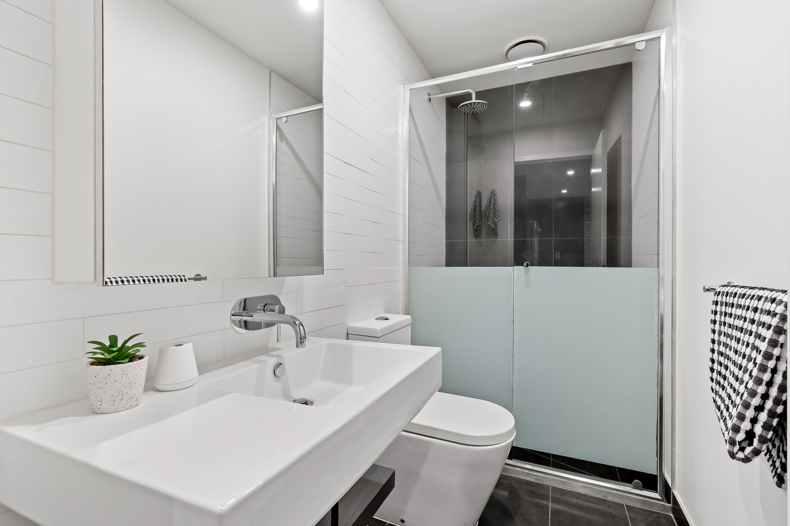 Real Estate and Property in 2/105 Dundas Street, Preston, VIC