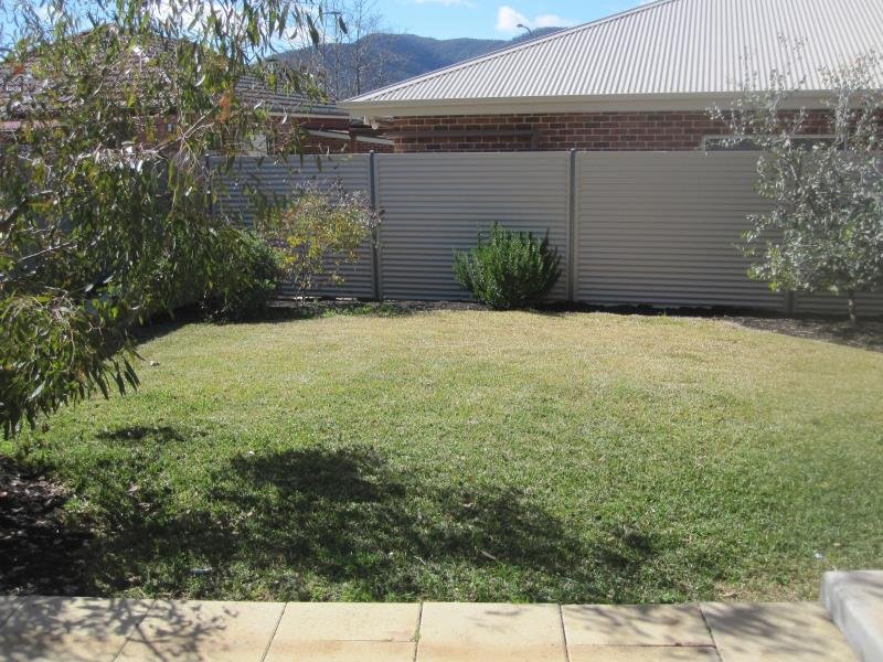 2/105 Goonoo Goonoo Road TAMWORTH 8