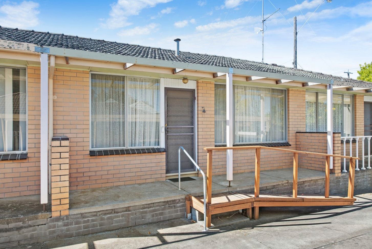 2/106 Leith Street REDAN 1