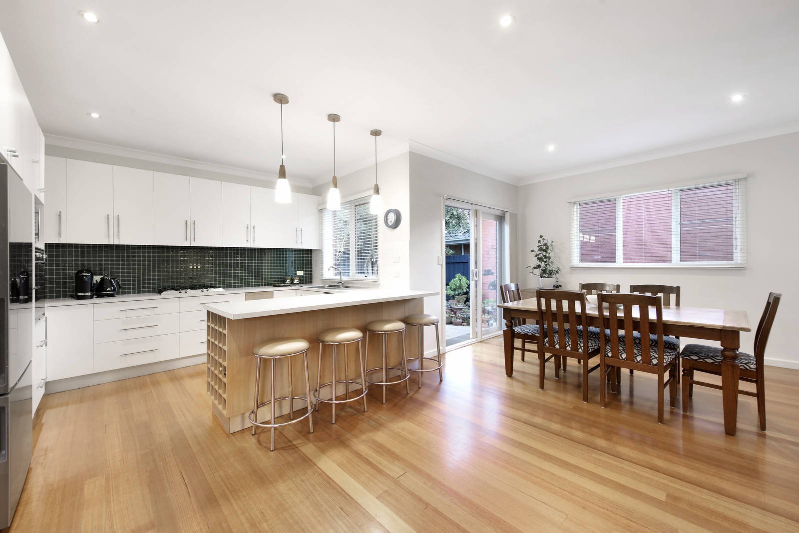 Gallery: 2/106 Marlborough Street