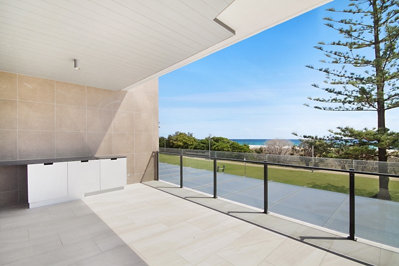 2/106 Pacific Parade BILINGA 2