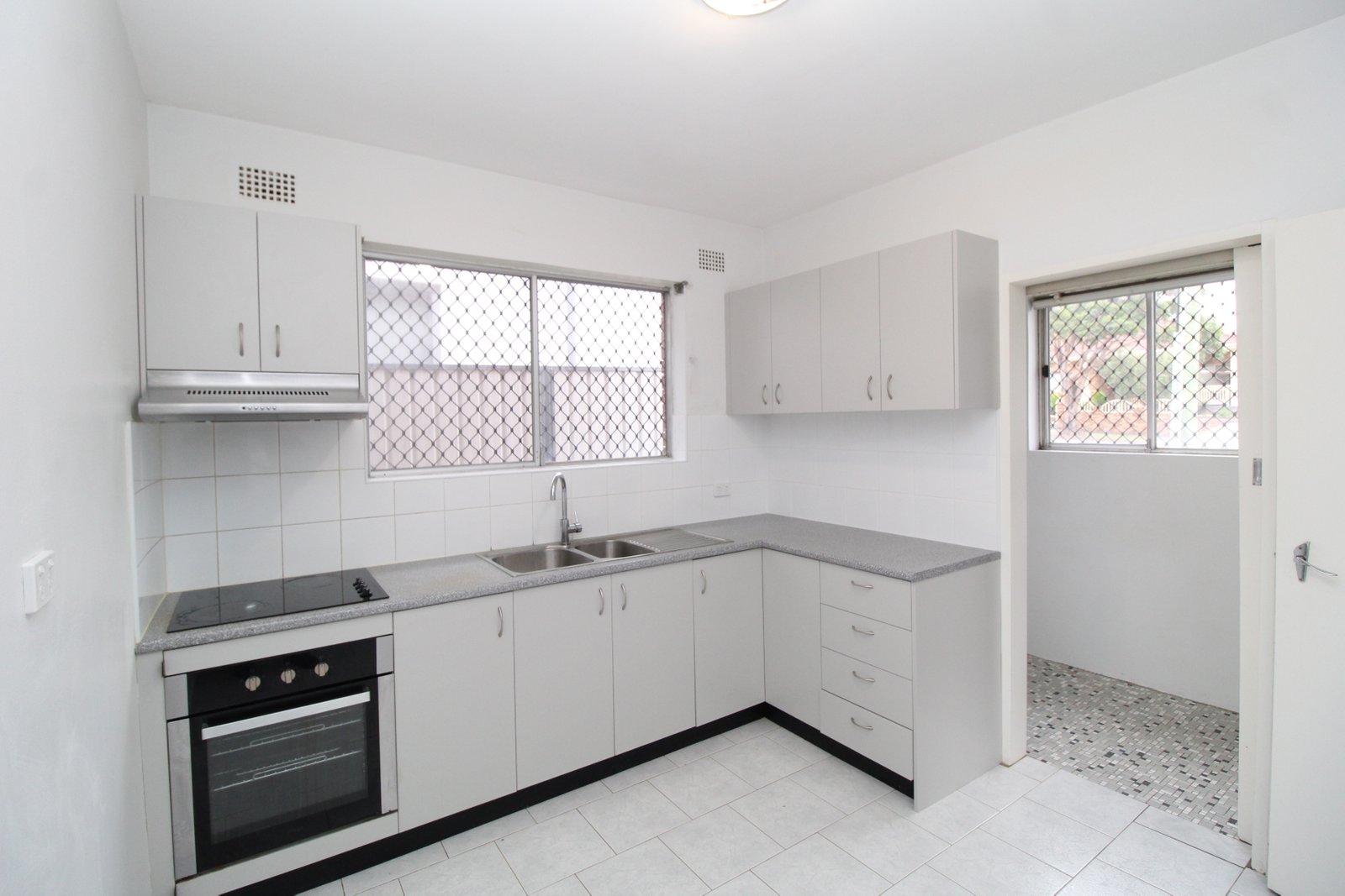 2/106 Sproule Street LAKEMBA 2