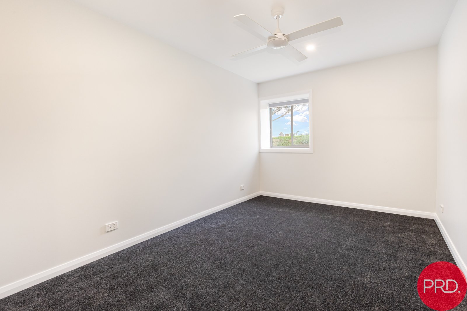 2/107 Windermere Road LOCHINVAR 5