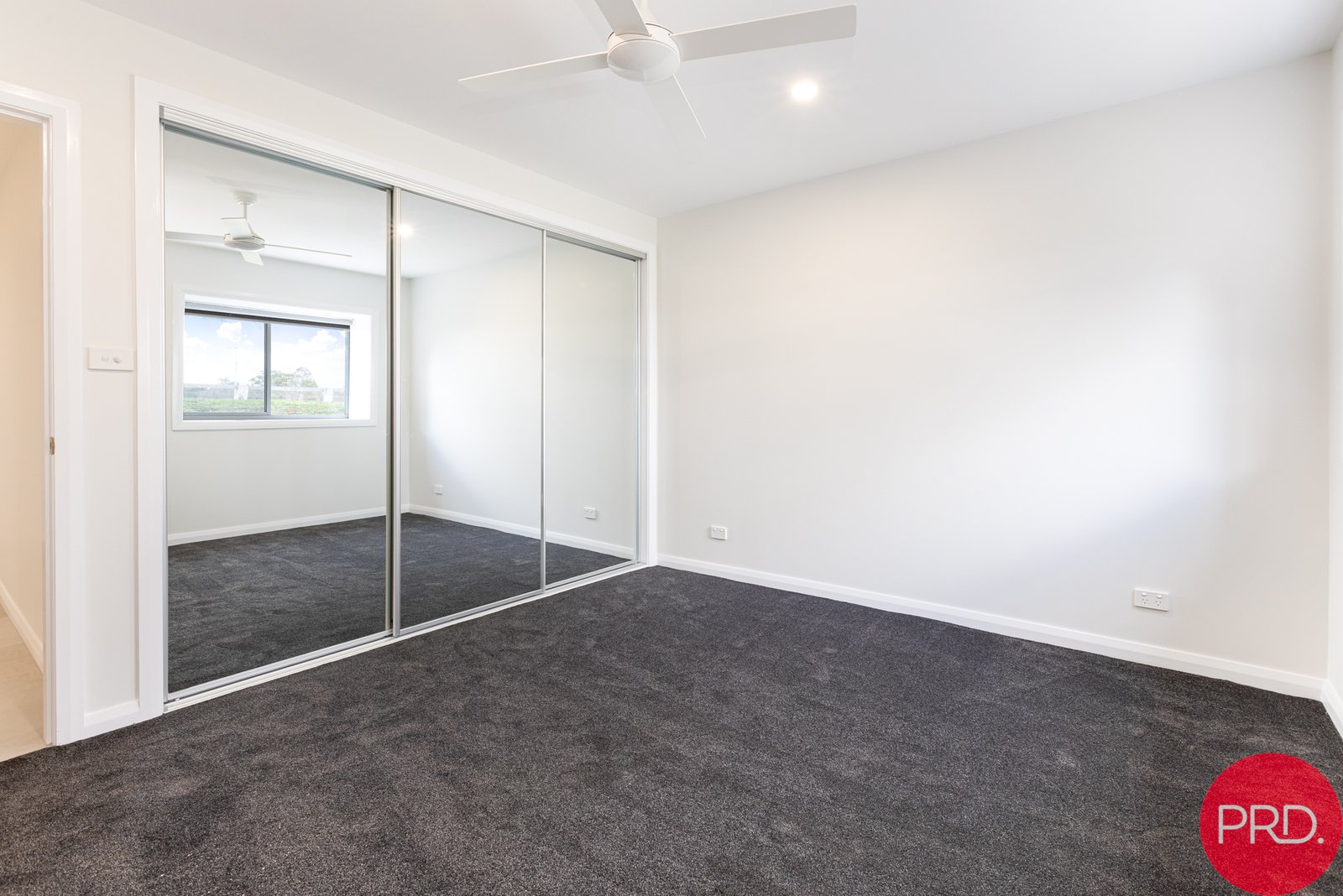 2/107 Windermere Road LOCHINVAR 6