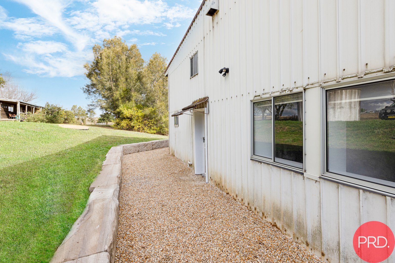2/107 Windermere Road LOCHINVAR 8