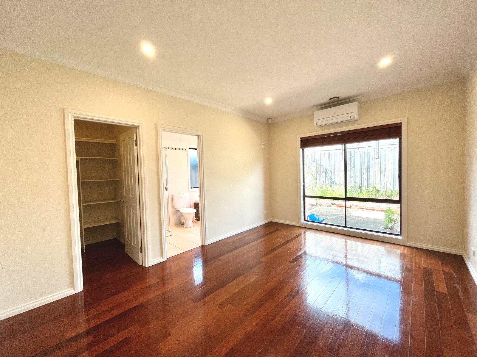 Gallery: 2/1074 North Road
