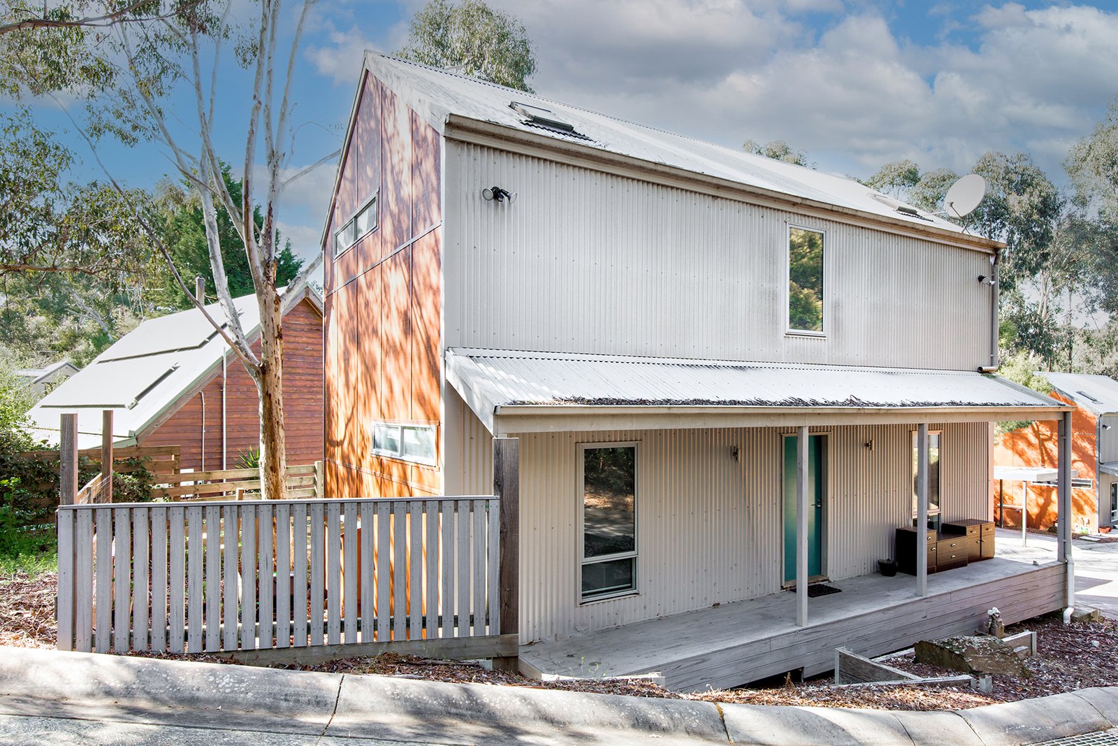 Photos: 2/108 Central Springs Road
