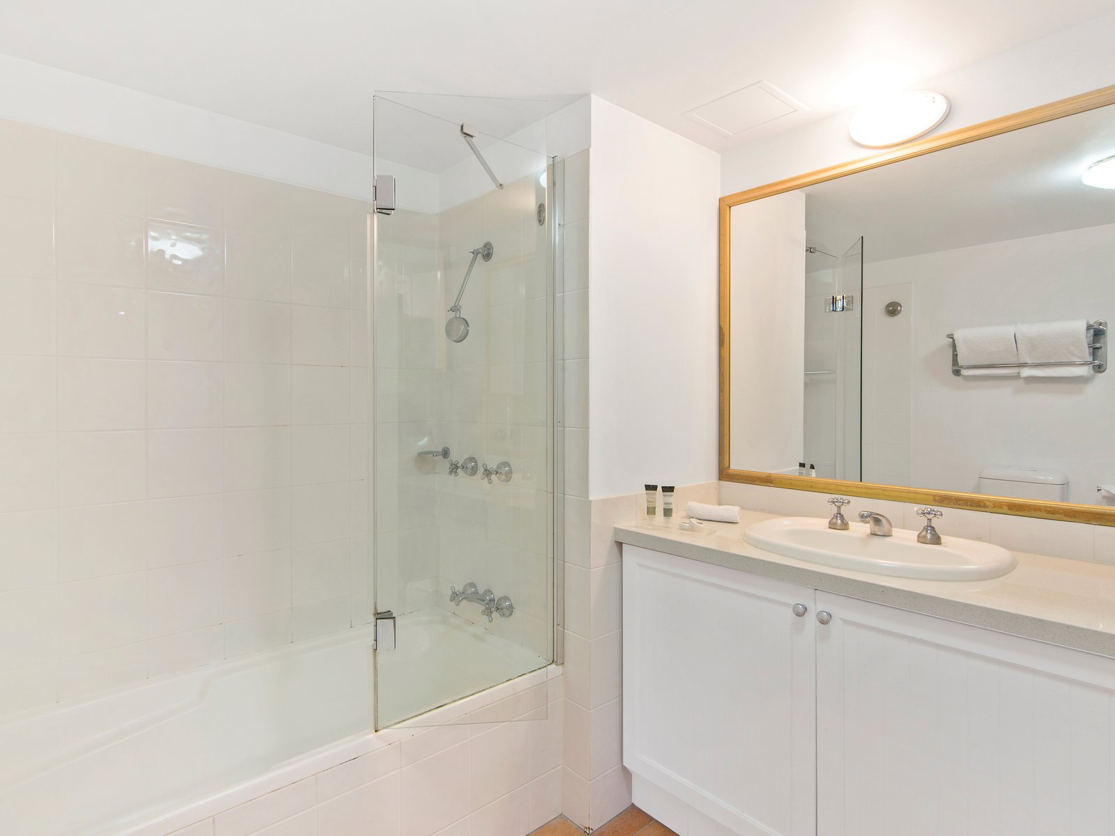 210/99 Griffith Street COOLANGATTA 8