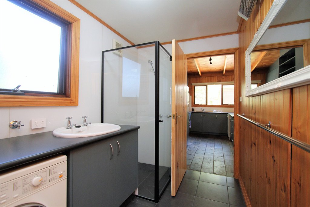 210A Sim Street (The Cottage)  BLACK HILL 7