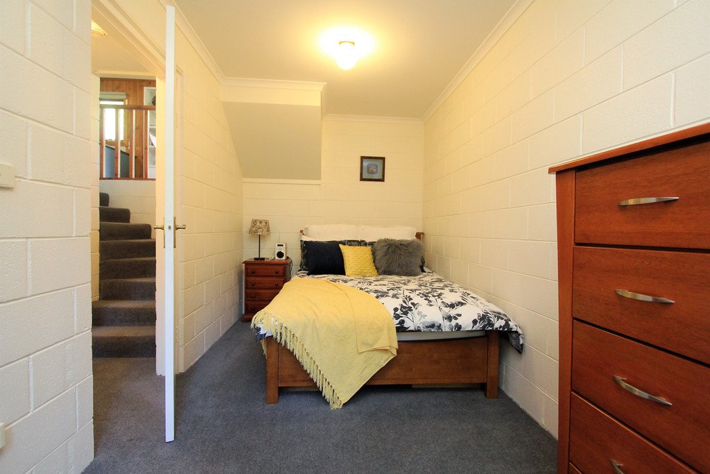 210A Sim Street (The Cottage)  BLACK HILL 9