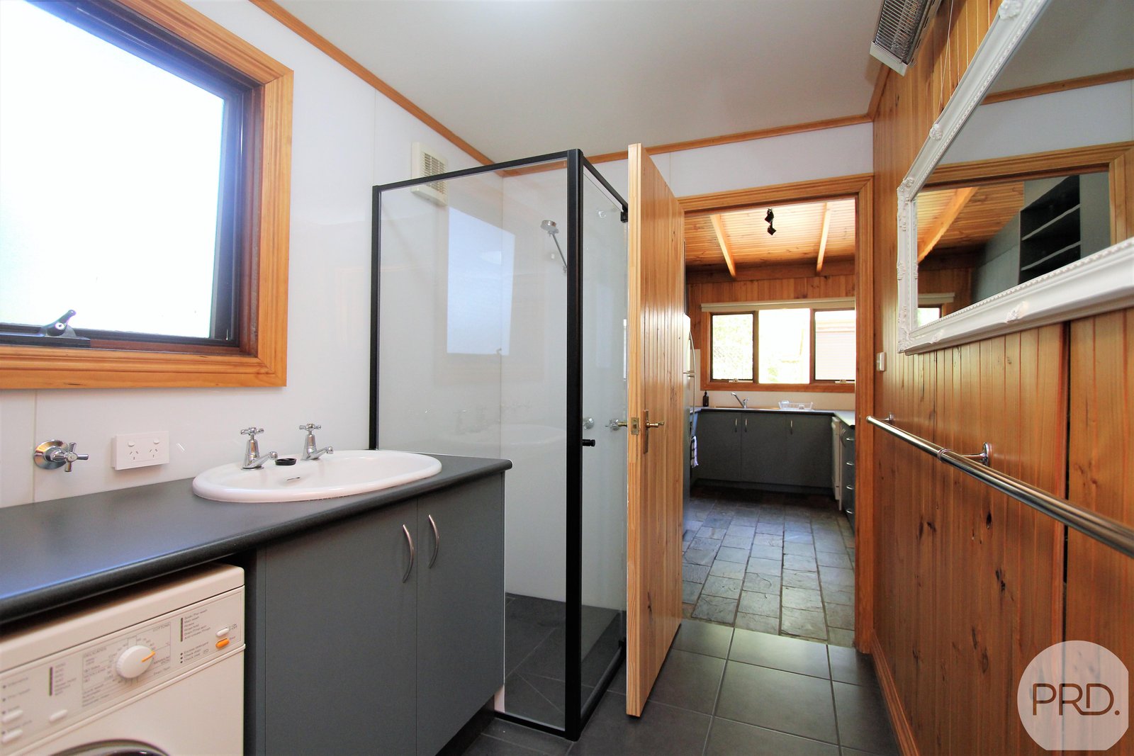 210A Sim Street (The Cottage)  BLACK HILL 7