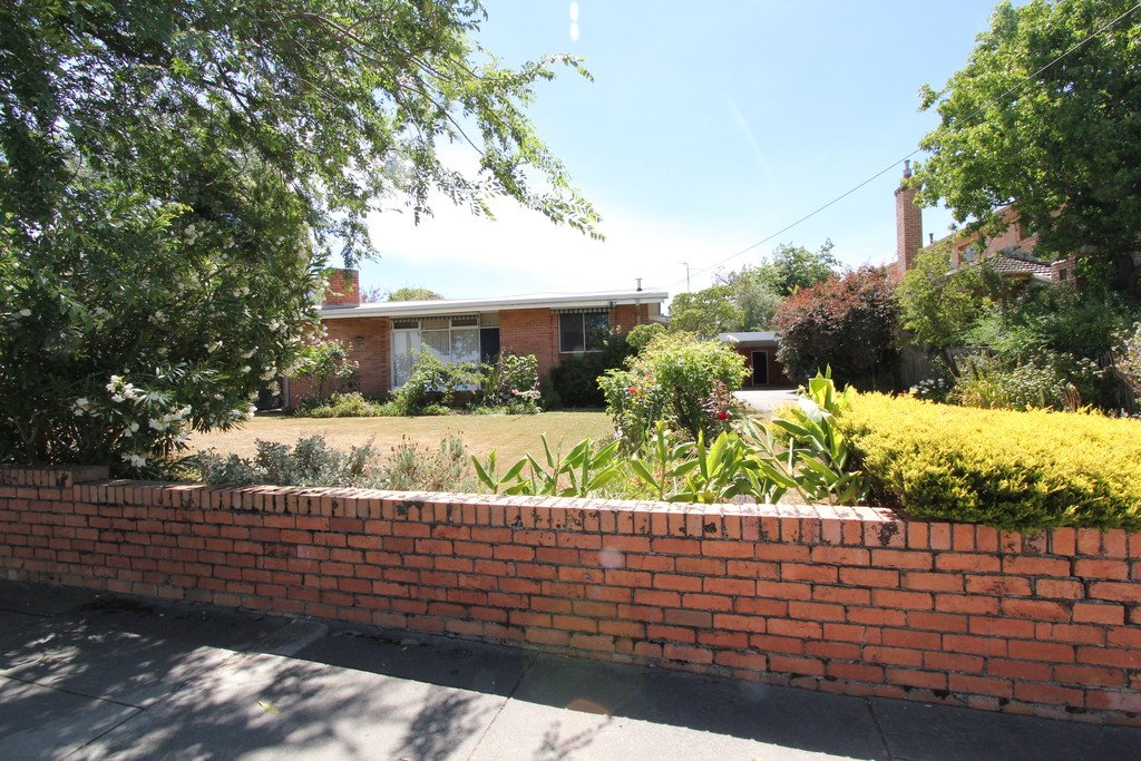 210B Wendouree Parade LAKE WENDOUREE 23
