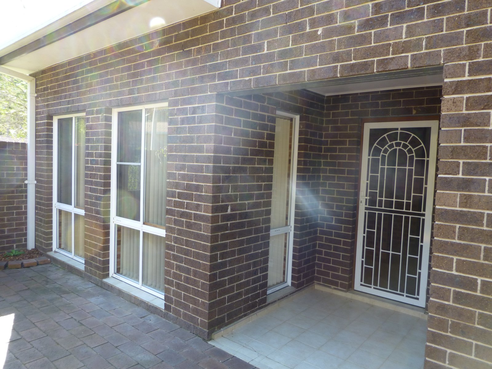 2/11 Blackbutt Crescent LAURIETON 4