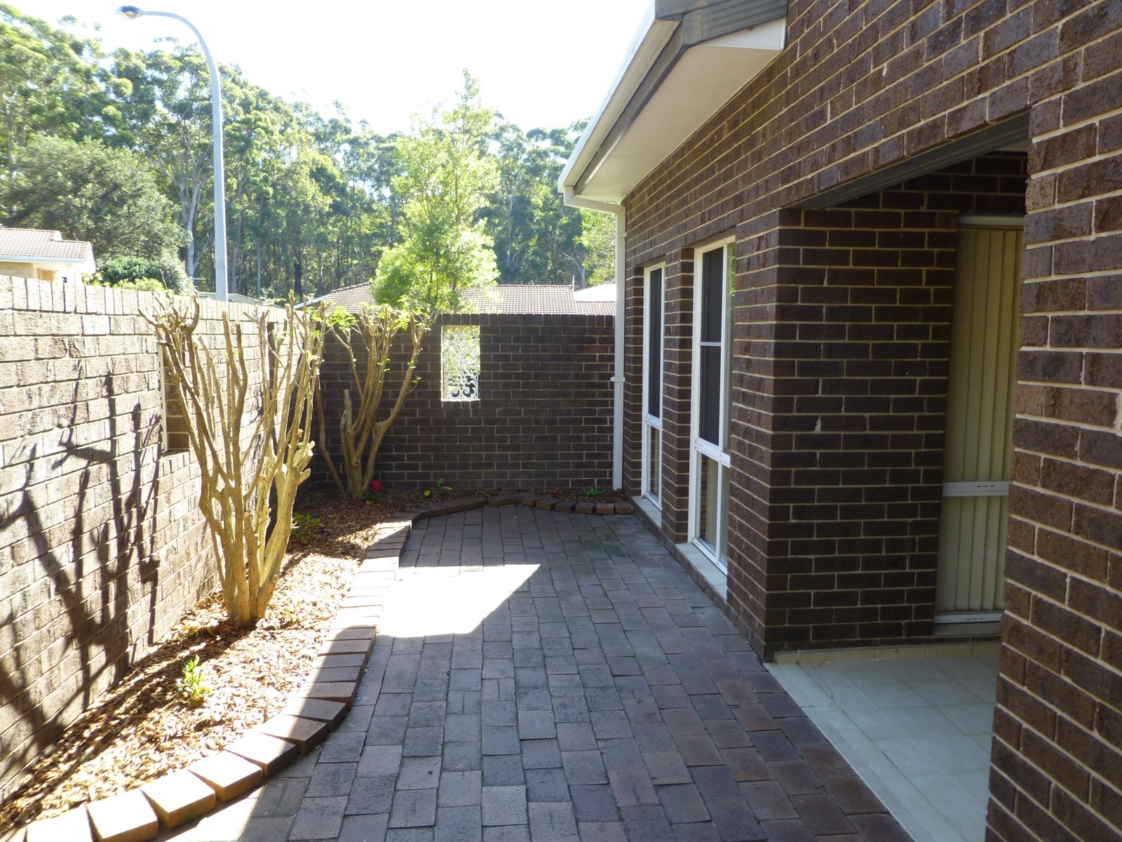 2/11 Blackbutt Crescent LAURIETON 7