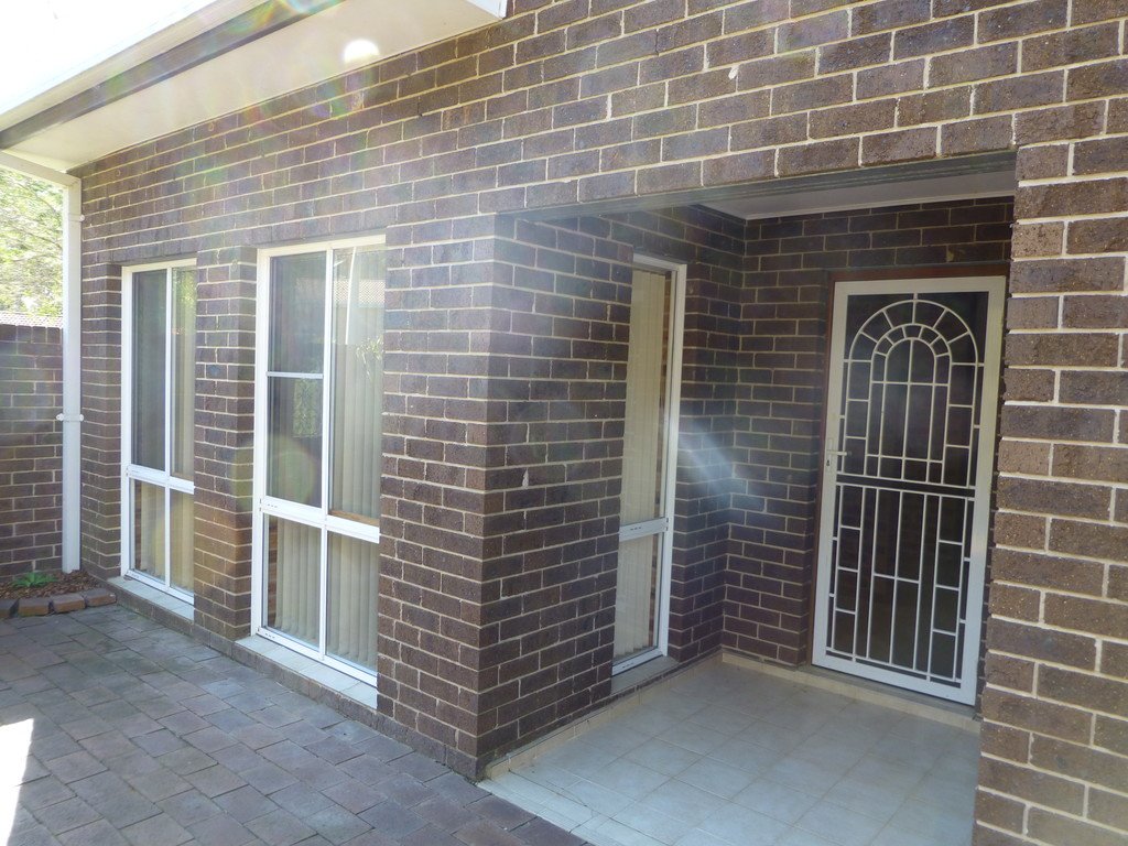 2/11 Blackbutt Crescent LAURIETON 4