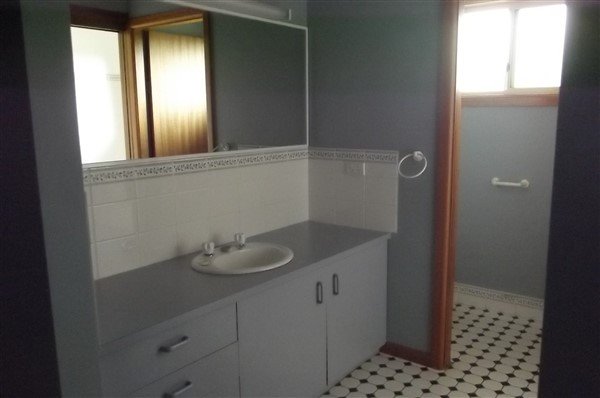 2/11 Blowering Road TUMUT 5