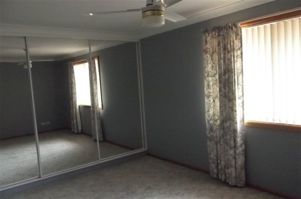 2/11 Blowering Road TUMUT 7