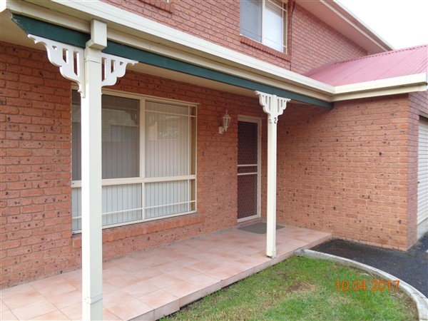 2/11 Blowering Road TUMUT 1