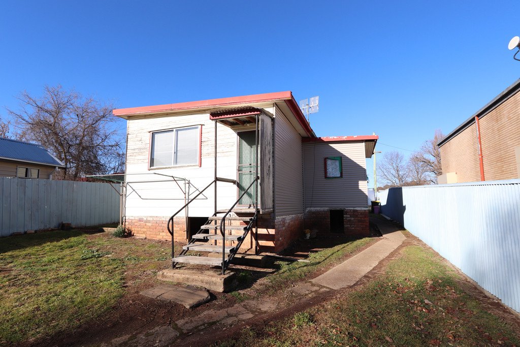 2/11 Bridge St  TUMBARUMBA 7