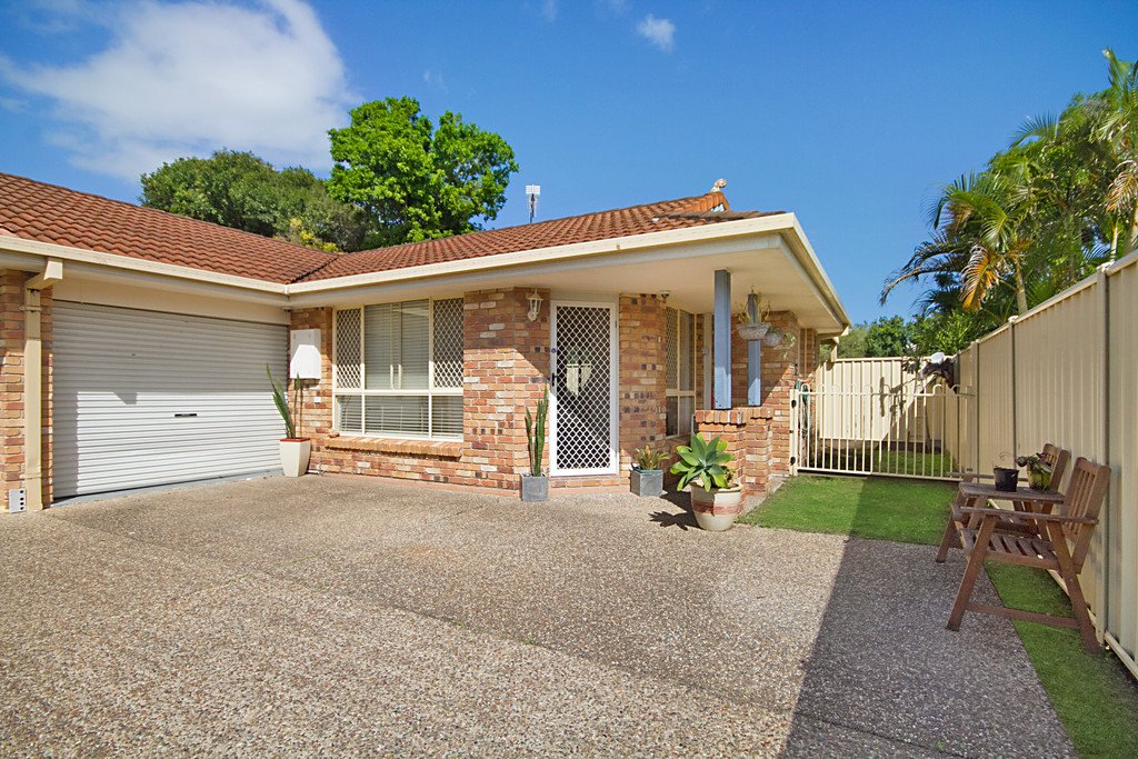 2/11 Cabana Court BANORA POINT 1