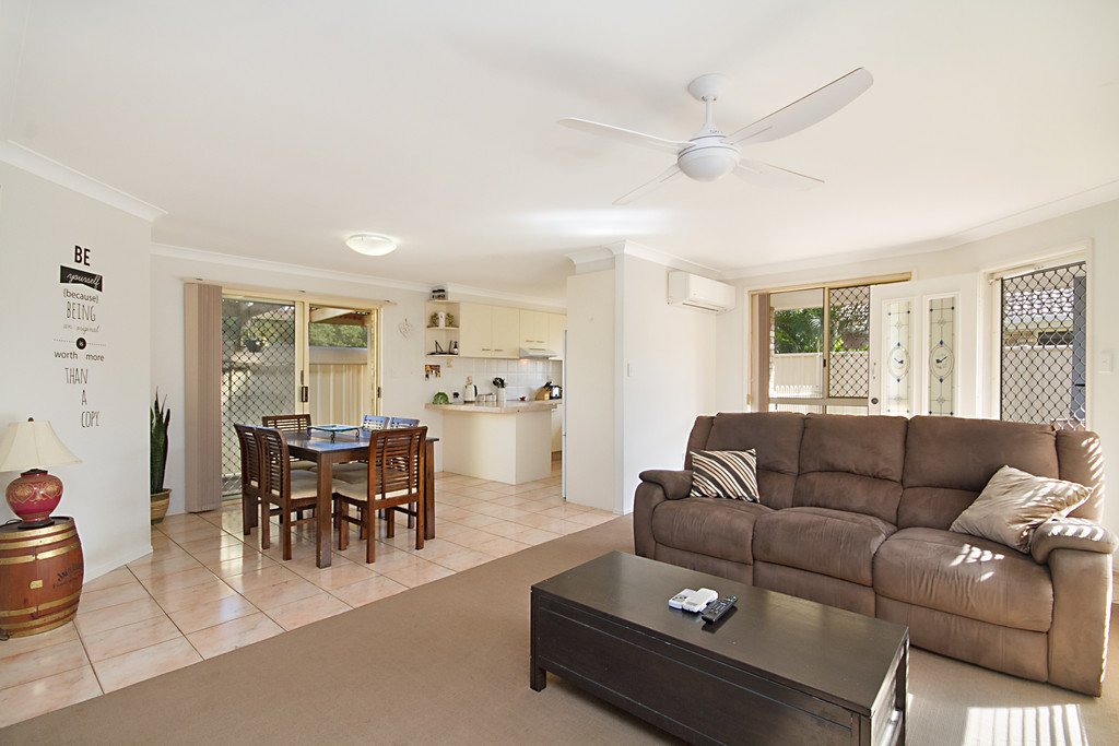 2/11 Cabana Court BANORA POINT 2