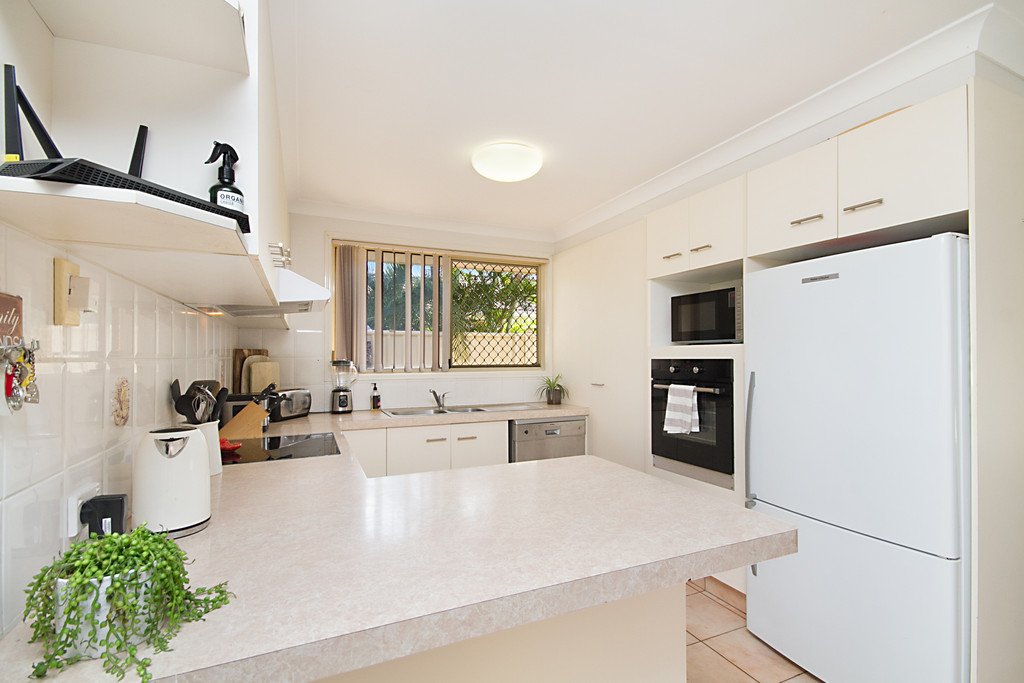 2/11 Cabana Court BANORA POINT 3