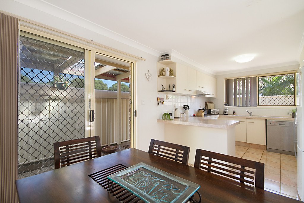 2/11 Cabana Court BANORA POINT 4