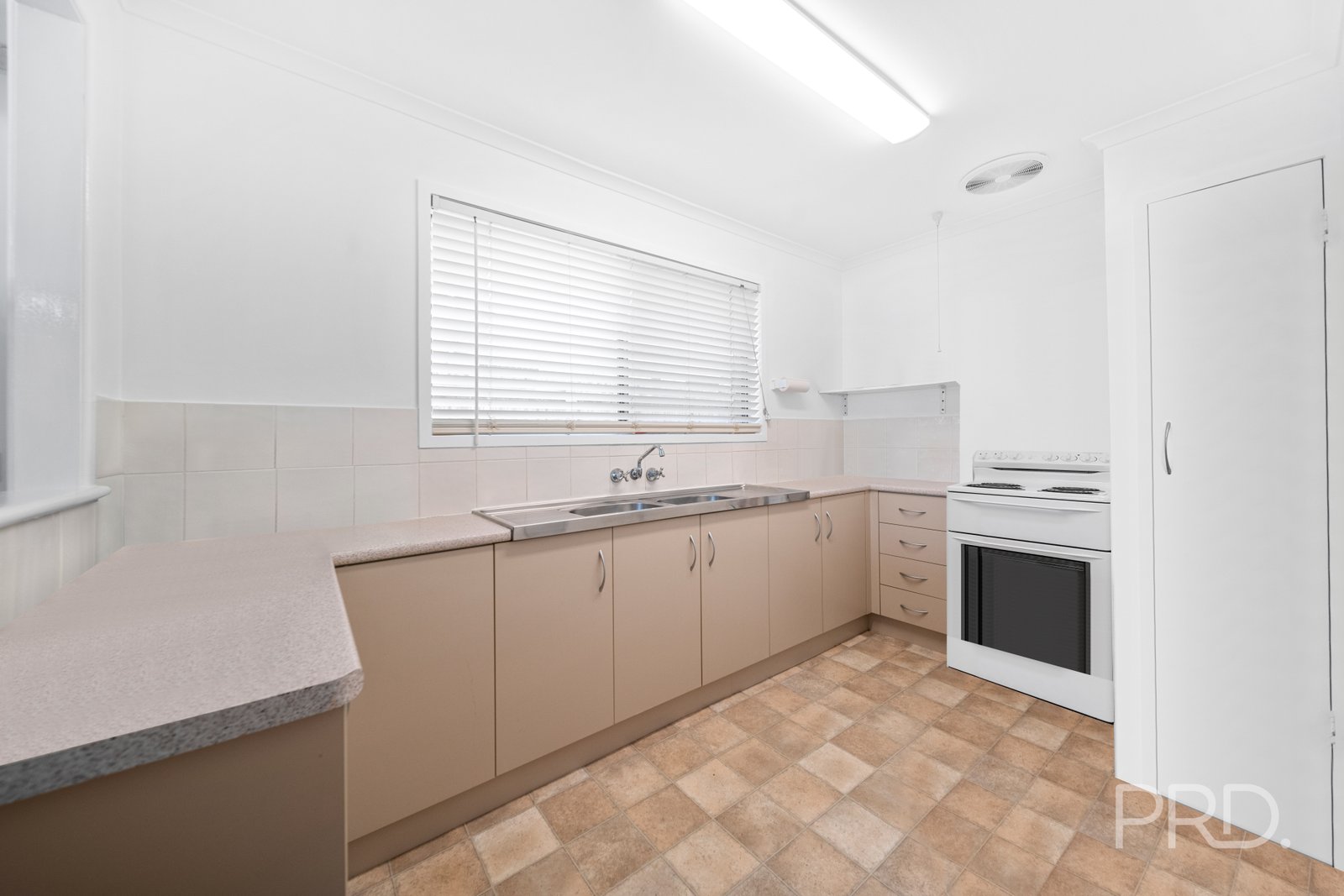 211 DART Street REDLAND BAY 2