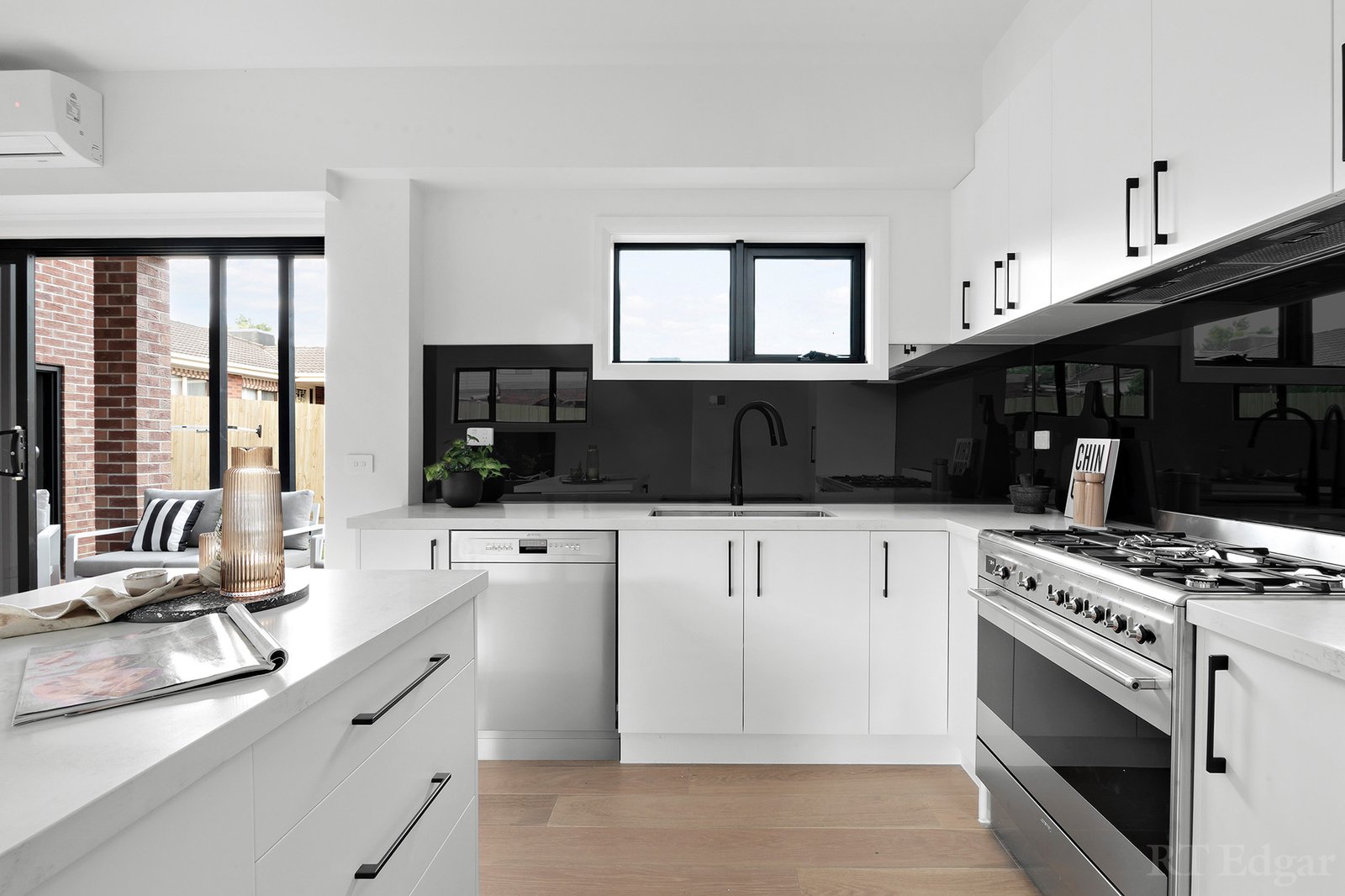 Real Estate and Property in 2/11 Emerald Street, Ringwood, VIC