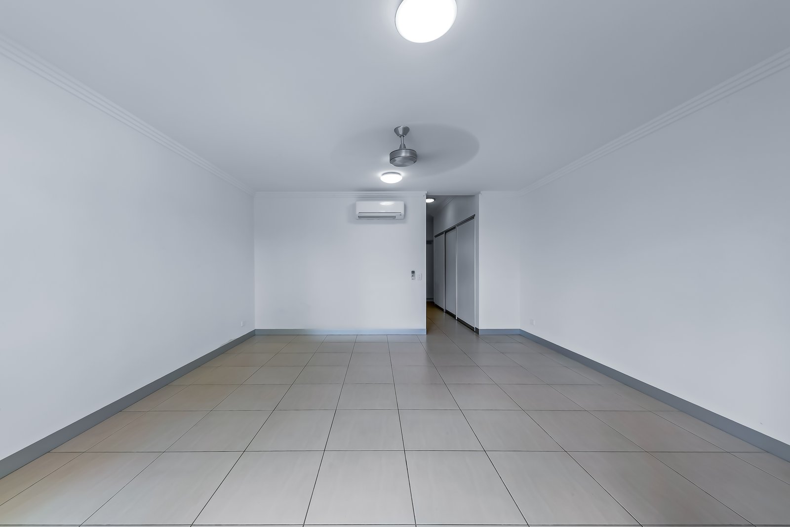 2/11 Eshelby Drive CANNONVALE 4