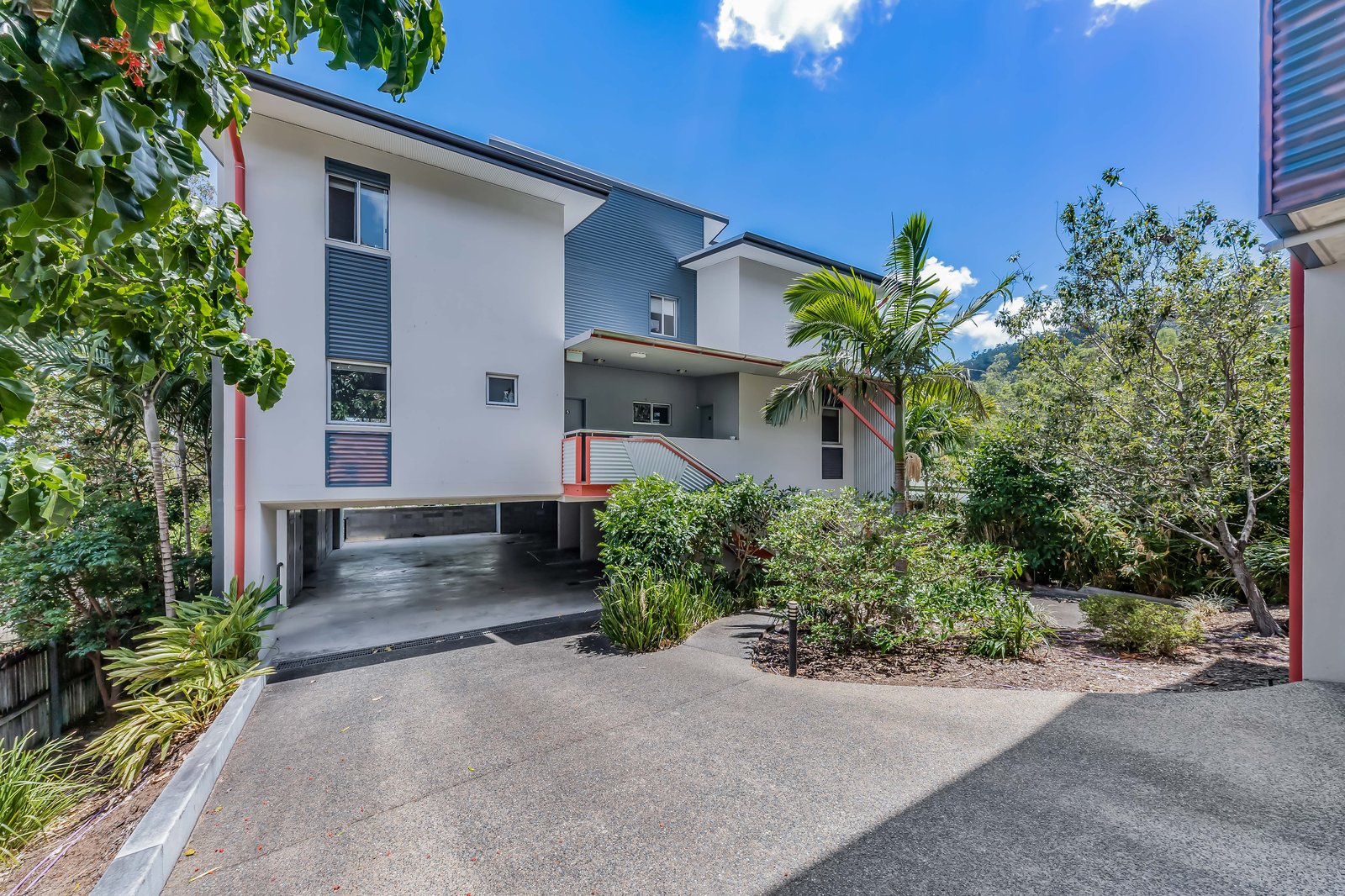 2/11 Eshelby Drive CANNONVALE 7
