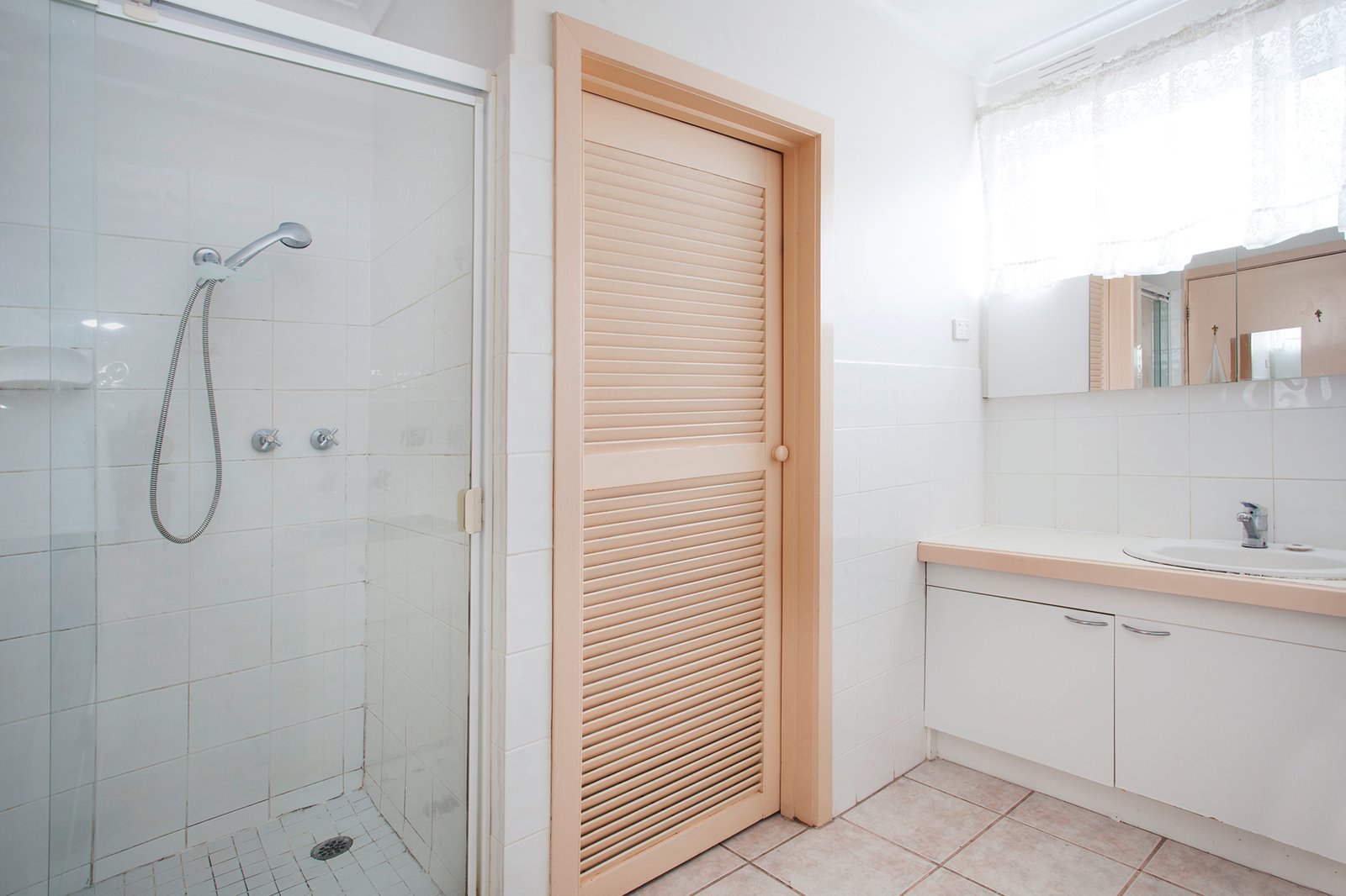 Gallery: 2/11 Glen Orme Avenue