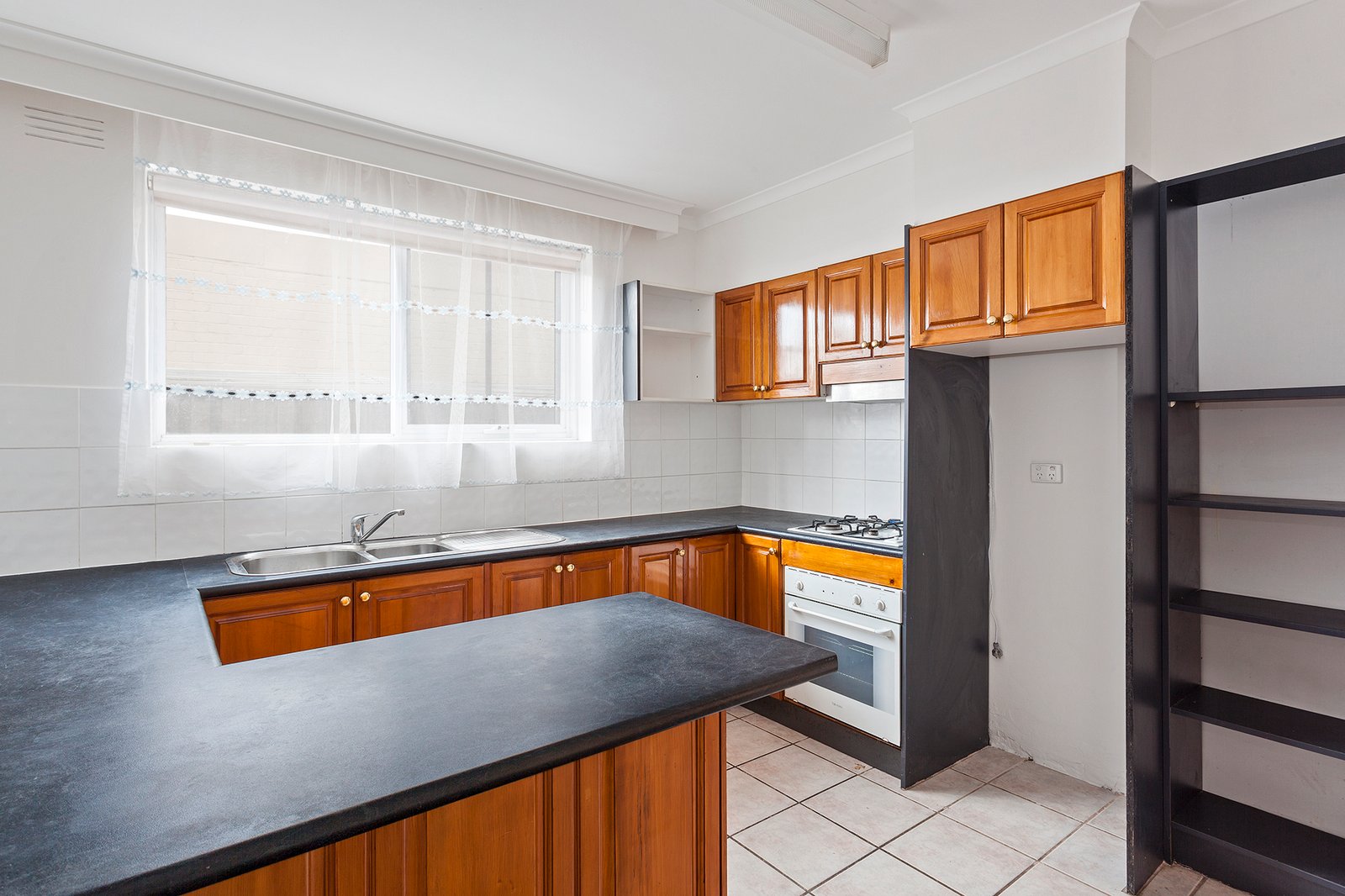 Gallery: 2/11 Glen Orme Avenue