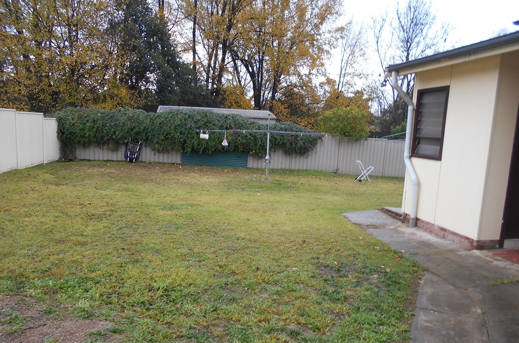 2/11 Howick Street TUMUT 4