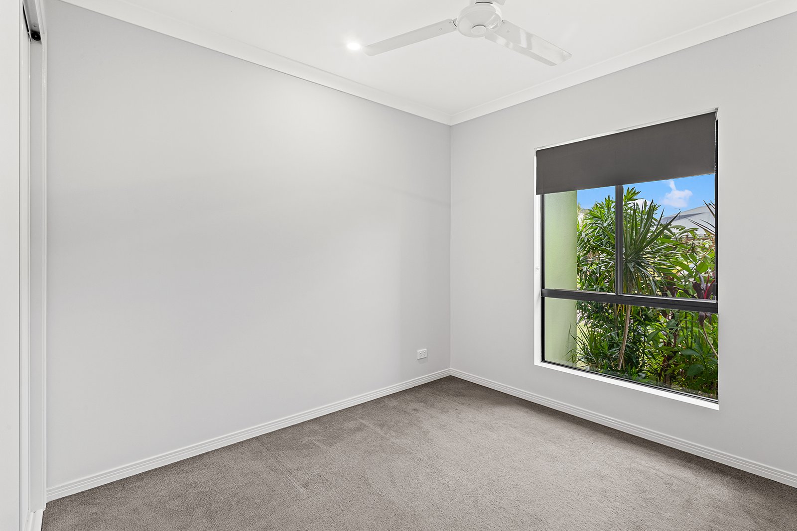 2/11 Jessamine Close CANNONVALE 10