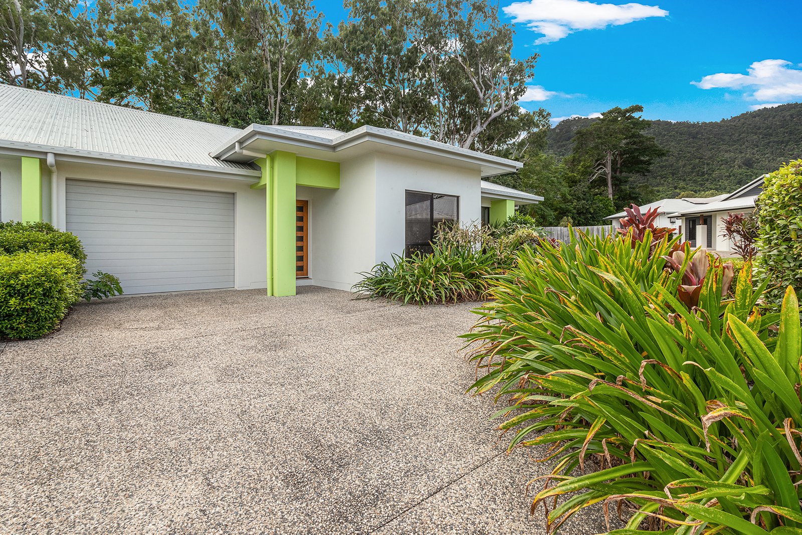 2/11 Jessamine Close CANNONVALE 14