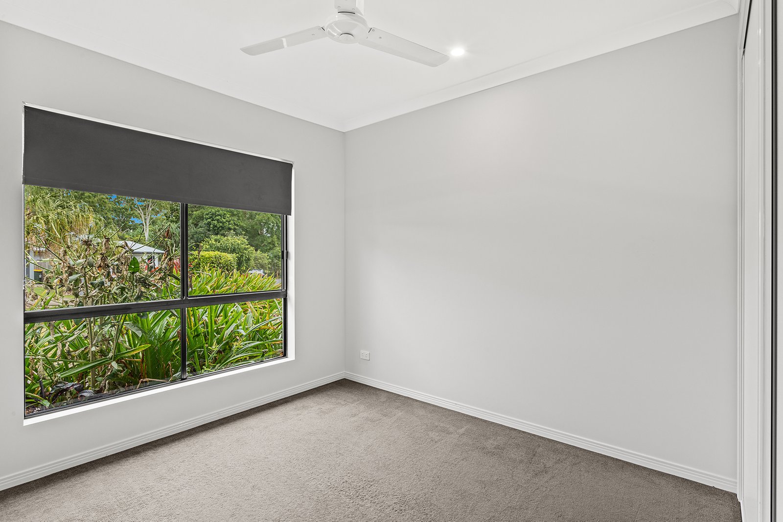 2/11 Jessamine Close CANNONVALE 9