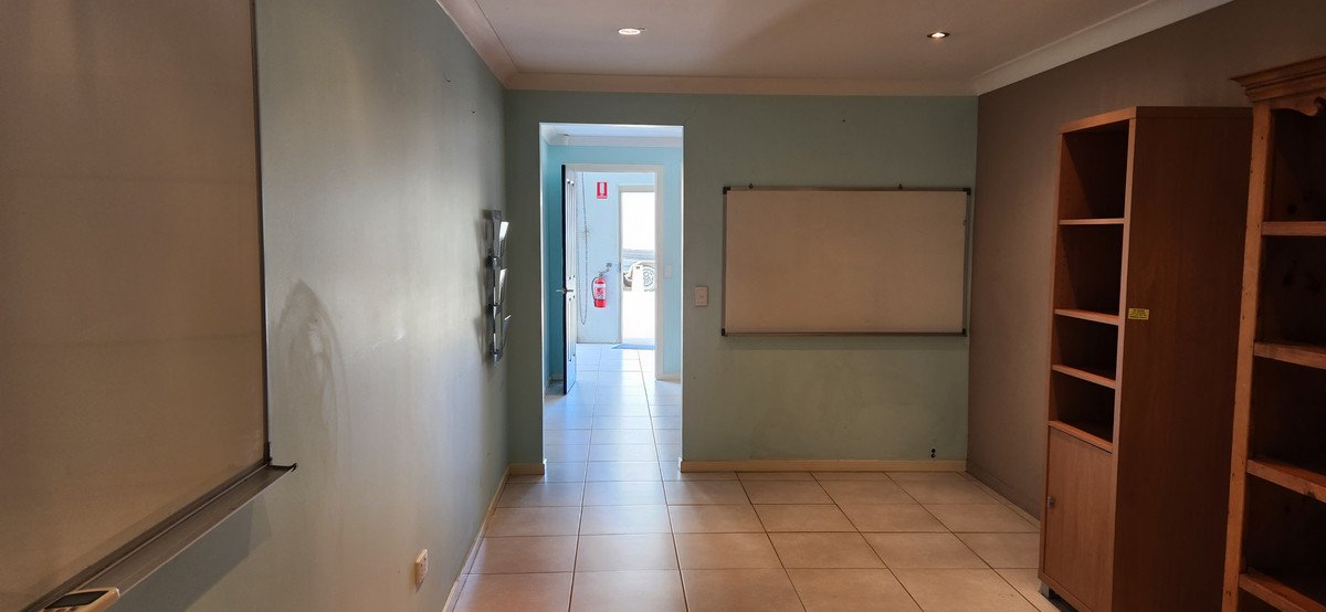 2/11 John Duncan Court Varsity Lakes 8