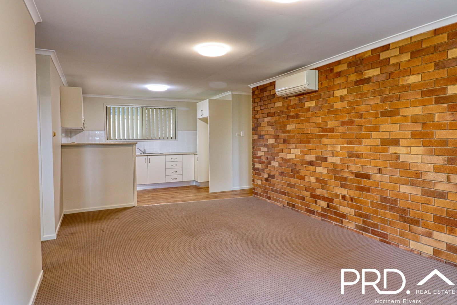 2/11 Mark Place GOONELLABAH 2