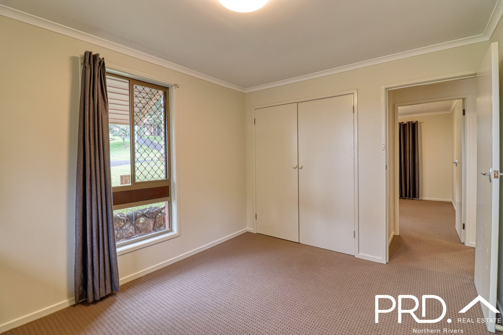 2/11 Mark Place GOONELLABAH 7